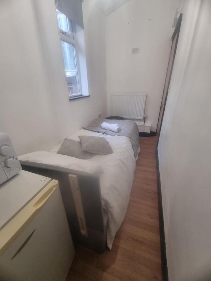 Single With Private Bathroom Homestay